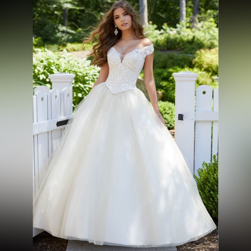 Elegant White Ball Gown Wedding/quinceañera Dress